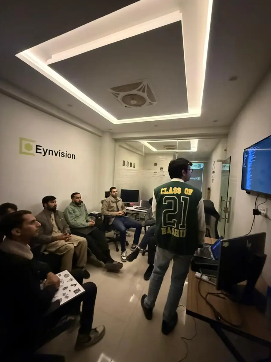 Eynvision team presenting in the office